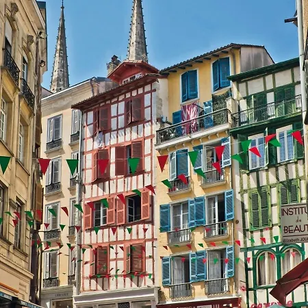 Libertitu 3* بايون